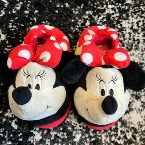 Minnie kids slippers- size 9/10